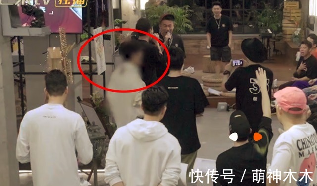 《哥哥》后期連夜給李云迪打碼，馬賽克粗糙，網(wǎng)友調(diào)侃：逐步暴躁