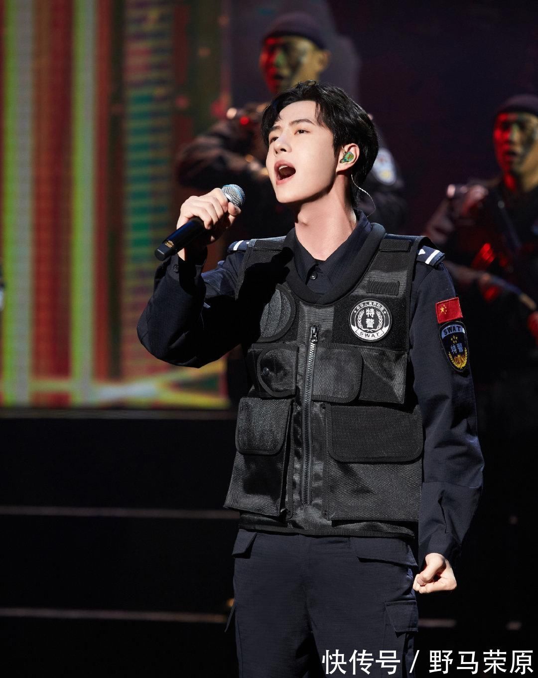 戏剧学院|王一博：缉毒剧集《冰雨火》定档，射击四连中运动技能满点的酷盖