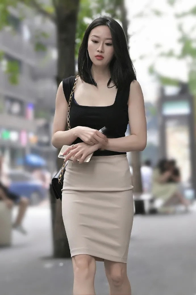 时尚|款款走来的时尚女生