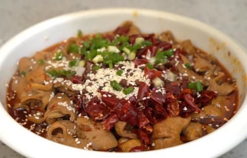 猪大肠|每年年夜饭,必做这道“麻辣肥肠”,够劲够爽够火,下酒又下饭