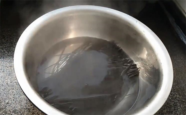 饭店的酸辣蕨根粉为什么做的那么好吃？其实做法很简单