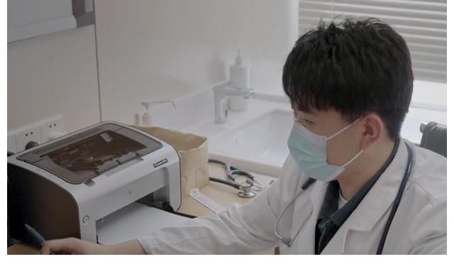 一投票就“落单”，周深、毛不易支持的人，陶勇医生为啥没看上