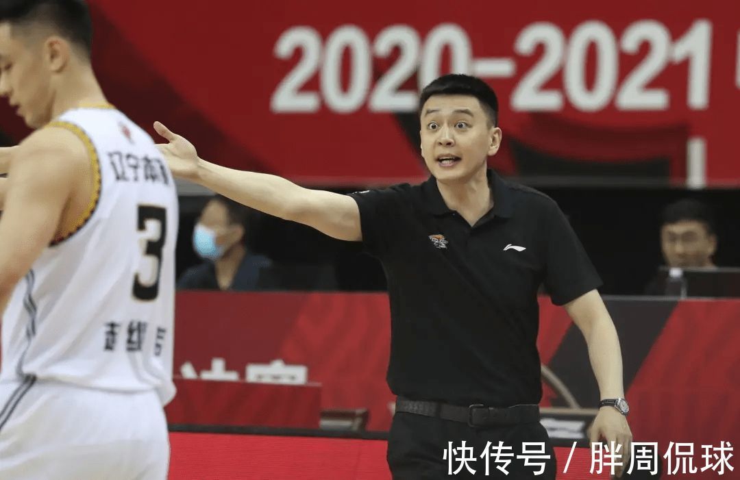 李洪庆|CBA重罚杨鸣后,李洪庆再收更大坏消息,辽篮争冠当头棒喝