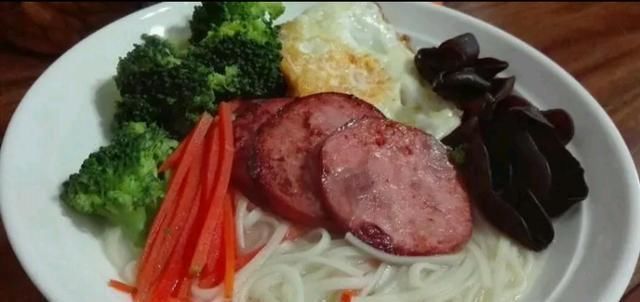 早餐面条这样做，大人小孩都爱吃，吃上十天都不会厌