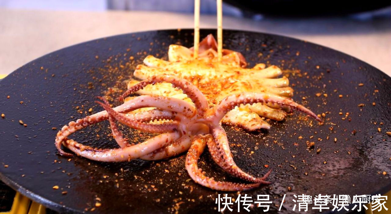 清洗干净|夏天,鱿鱼别白灼着吃了,教你烤鱿鱼的详细做法,配啤酒太爽了