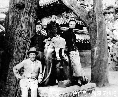 尽显|末代皇帝溥仪生活照：骑自行车摔跤，和泰戈尔合影尽显高贵！