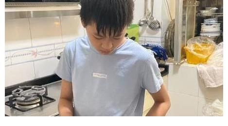 师姐|全红婵晒首次下厨成果！馋坏师兄师姐，陈芋汐留言：红姐我也想吃