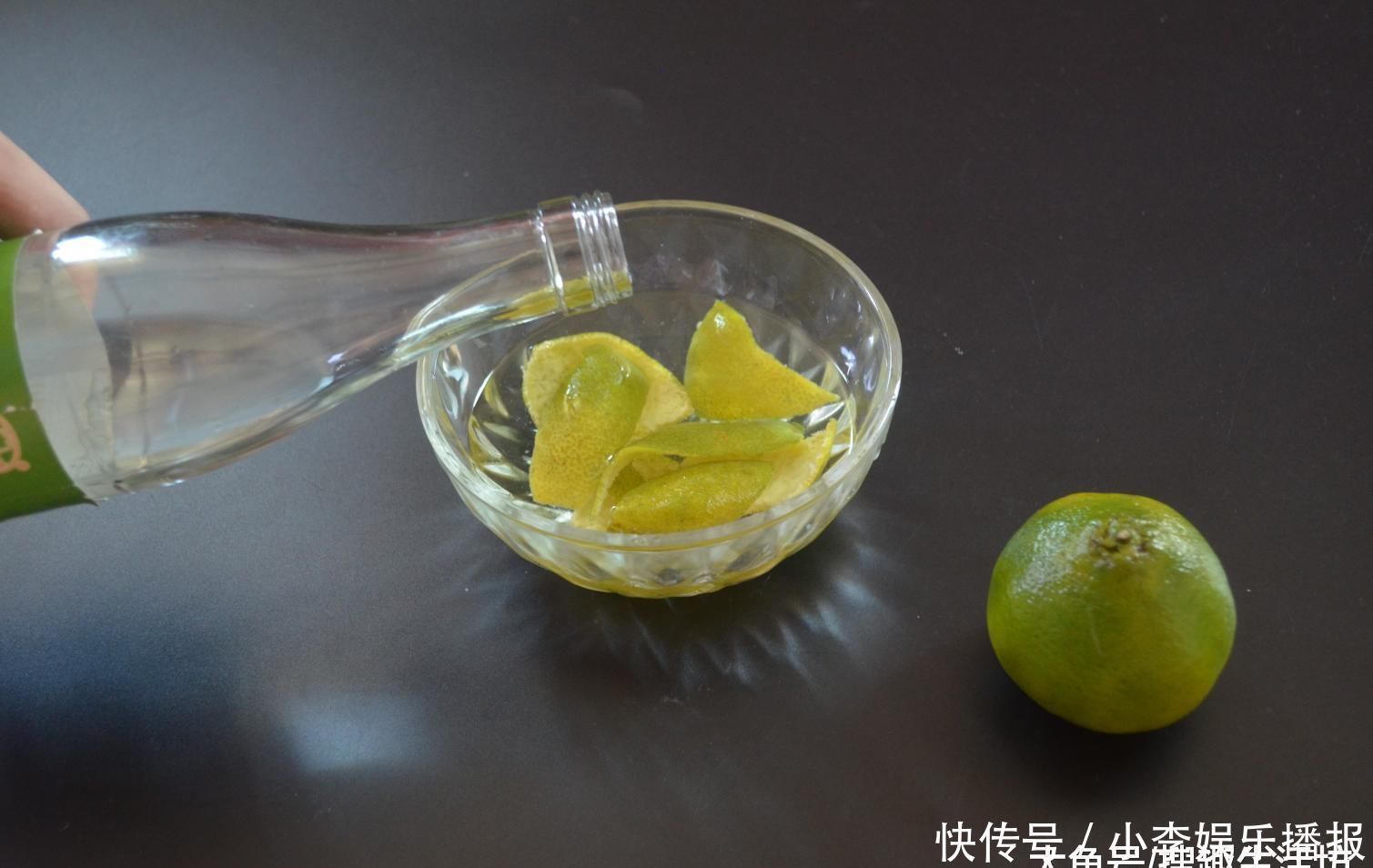 妙用|橘子皮加白醋太厉害了, 很多人都不知道有啥用, 看完你会感谢我的