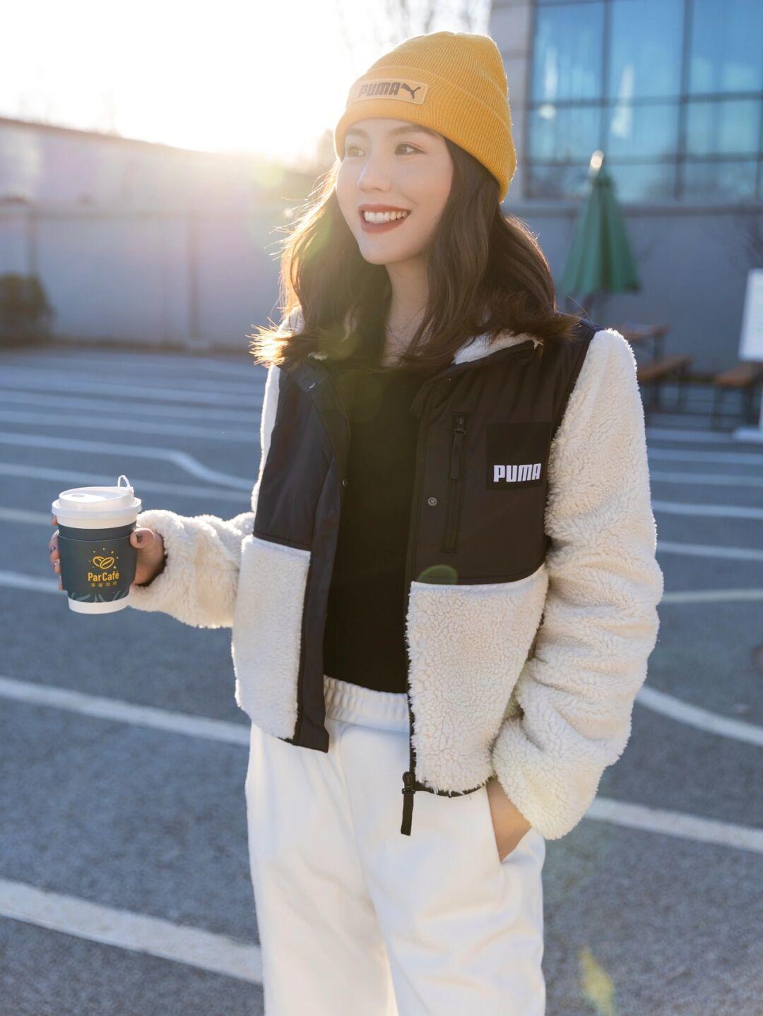 驼色|今年冬季火了种单品,叫“羊羔毛外套”,舒适潮流可以照着穿