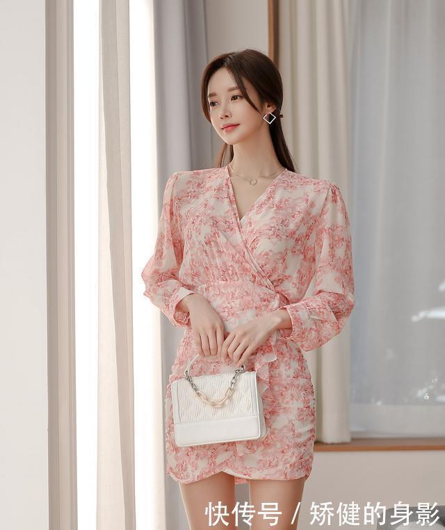 女神孙允珠时尚穿搭气质裙装，优雅洒脱