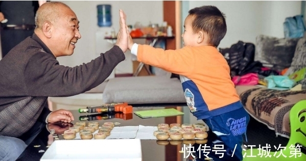 特征|长寿老人的4个共同特征,若你全有,可能长寿离你越来越近