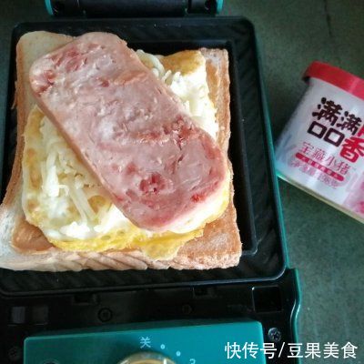 芝士|#安佳马苏里拉芝士挑战赛#会拉丝的三明治