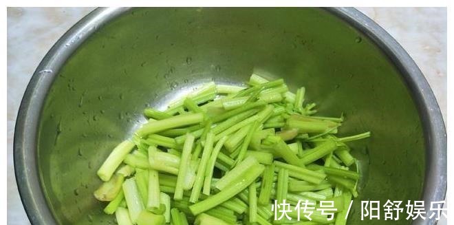 立秋后，遇到此菜我从不手软，简单一炒就很香，低热量不长肉