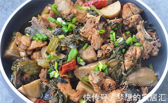 酸菜|秋天干燥，一道“土匪菜”常上桌，3种食材1锅烧，好吃又养胃！