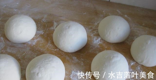 为什么自己蒸的馒头总是不光滑多半有3个原因,教你正确做法!