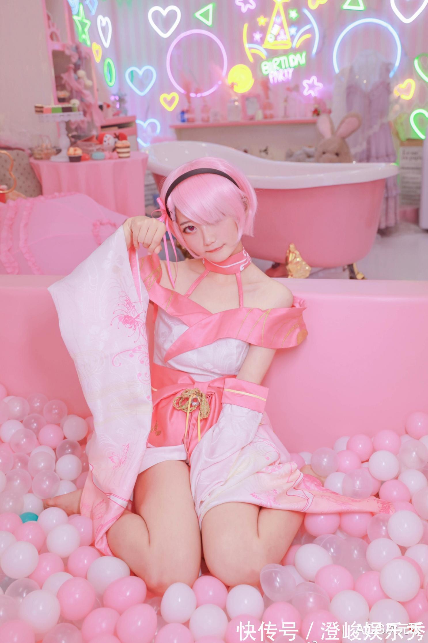 cos|Re0:和服拉姆cos,抬腿侧坐浴缸,姐姐大人和蕾姆老婆我全都要!