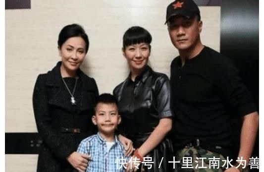 康康在《爸爸去哪兒》一出場(chǎng)就是“霸總”，其實(shí)他兒時(shí)也很可愛(ài)