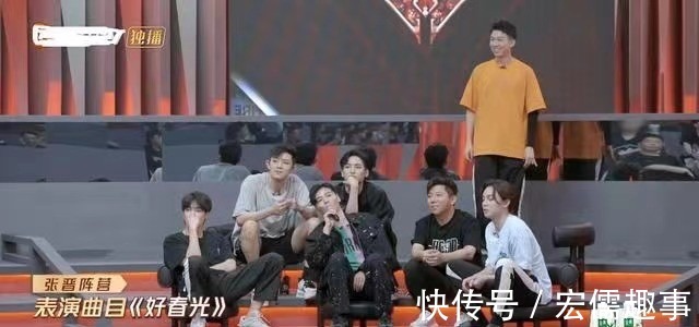 情怀决定观众嗜好!张晋组再机灵,也不敌陈小春的“一杯二锅头”