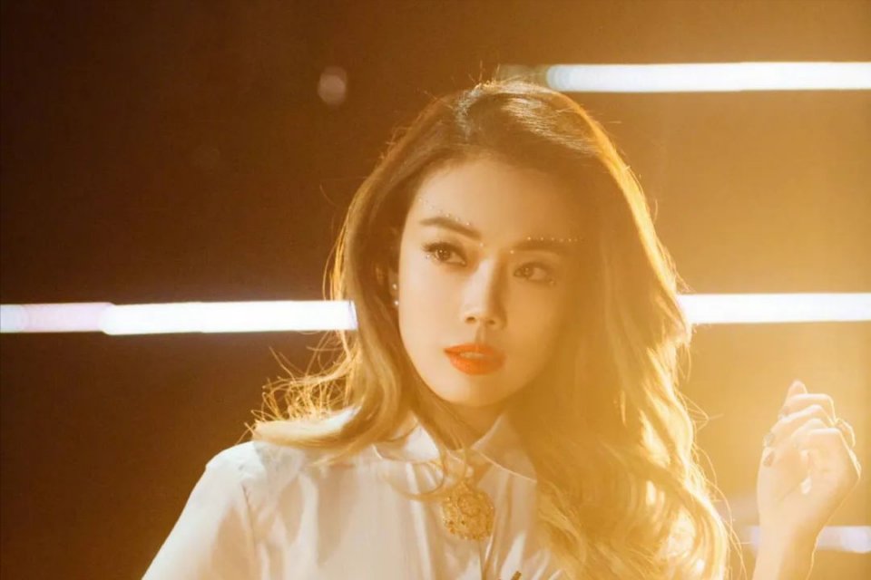 《浪姐2》总决赛：惠英红爆料容祖儿膝盖受伤，金晨、孟佳助阵