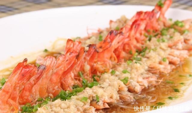 年夜饭菜谱——蒜蓉粉丝蒸虾,鲜虾嫩滑,粉丝入味,寓意蒸蒸日上