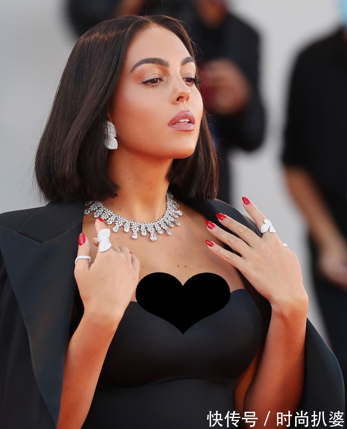 红毯|电影节红毯,维密超模不敌阿玛尼卖家秀,乔治娜穿西装靠珠宝抢镜