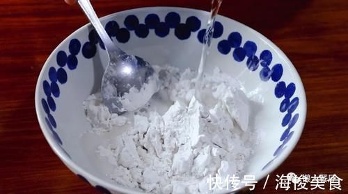 五花肉裹上淀粉糊,加一碗料汁炒,太下饭了,外皮想要更脆有窍门