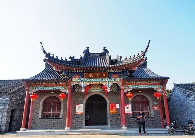  唯一|史上唯一和孔子齐名，去世后能让孔子亲笔题写碑文的人，到底是谁