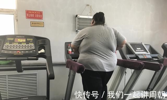 减肥|400斤女孩把床压塌只敢睡地上，今减掉230斤美的连亲妈都认不出