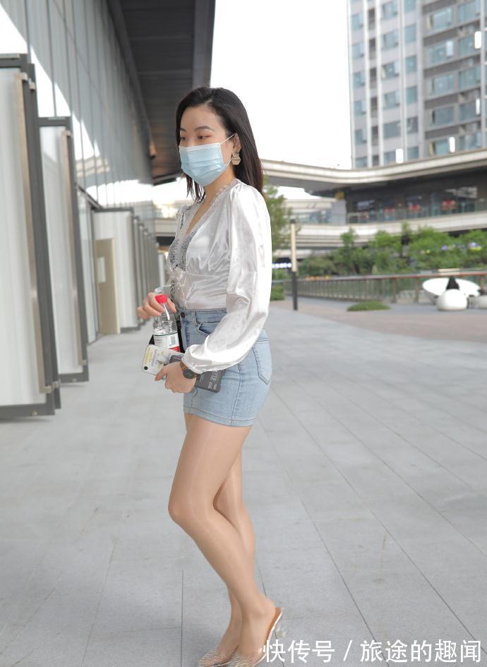 V领 时尚的包臀裙,搭配V领蕾丝衫,既好看又优雅!