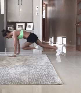 身材|小姐姐减少跑步频率,主要练习力量训练,苗条的身材变得更性感!