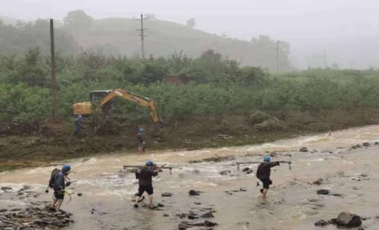 抢修|险情不消，我们不退！风雨中那些与时间赛跑的应急人