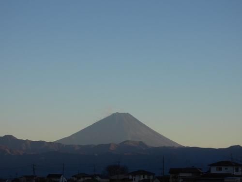 网传富士山无雪，日本民众：难道火山真的要爆发吗？