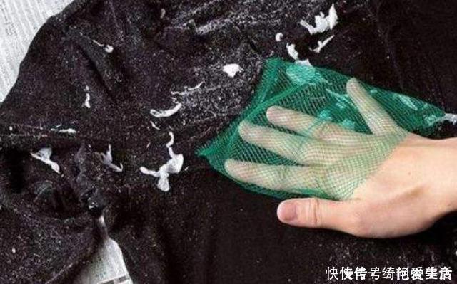 卫生纸|洗衣服忘记掏出卫生纸?教你简单一招,轻松去除碎纸屑,真的好用