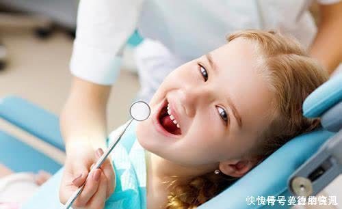 声东击西|宝爸拔牙有新招!“声东击西”操作笑翻网友:看得我的牙隐隐作痛