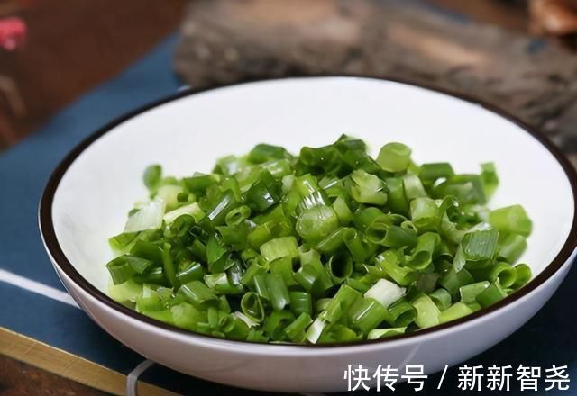 苏打粉|冷天我家常吃的早餐饼,全程手不沾面,饼柔软葱香味浓郁,孩子爱