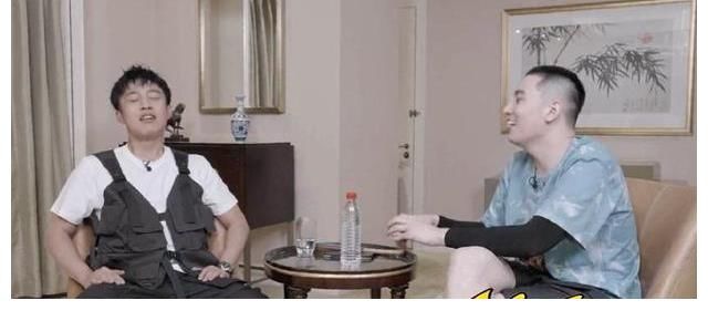 团综|德云社张九龄、王九龙接受采访，是什么小秘密，他们只讲给女生听