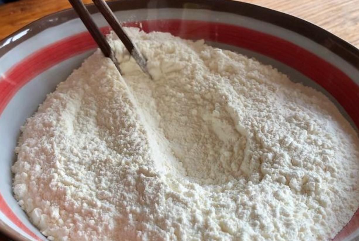 为啥你做的烙饼又干又硬?学会这招,烙好的饼层次分明、薄如纸