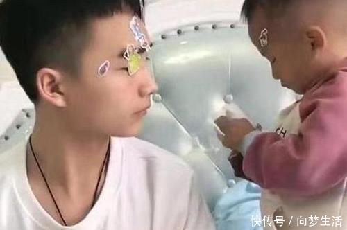 张生气|'最嫩奶爸'火了,在家带娃被误认成哥哥,妈妈:这就是我老公啊