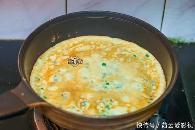 少量|儿子最爱吃的早餐饼,不用揉面,不用整形,2块钱就能吃饱!