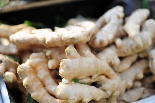 清洗干净|才知道，原来保存生姜这么简单，教你一招，放半年不干也不发芽