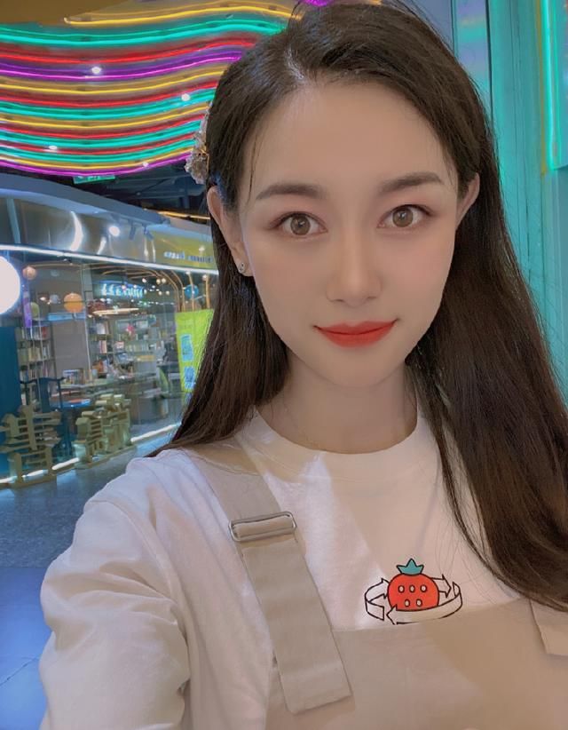 白t|说孙一文是击剑＂女神＂真不为过，不仅颜值高，日常穿搭也让人心动