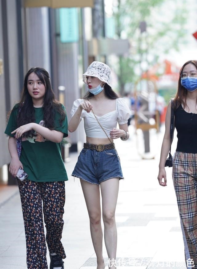 穿着打扮 个子高挑的瘦女孩,在穿着打扮上,有时候更容易穿出高级感