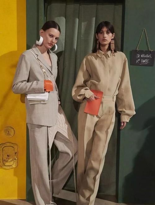 ?小黑裤不受宠了！今年最流行的裤子是“卡其裤”，谁穿谁好看！