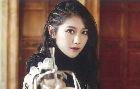 知名女星当众向郭德纲下跪,大喊你别不识抬举!被批没尊严