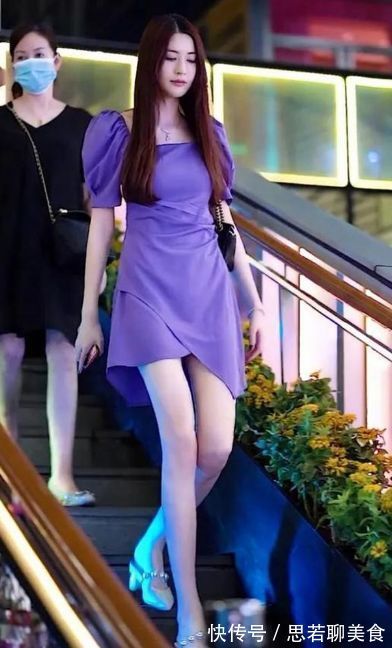 红发|街拍:黑色衬衫搭配豹纹短裙,红发妹子的特殊性感,这身材也绝了