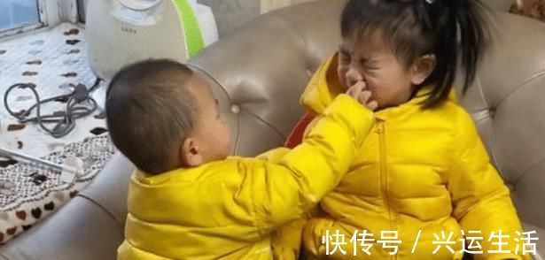 姐弟|“小怂怂弟弟”在姐姐面前服软,打归打,闹归闹,姐弟情永不变!