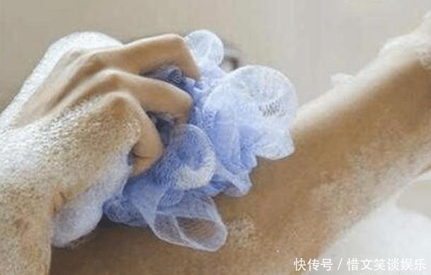 皮肤|洗澡到底时用沐浴露还是香皂好?不少人都用错了,难怪皮肤那么差