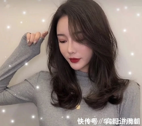 卷发 大圆脸、方脸女生福音!几款时髦发型了解下,显瘦可不止一点