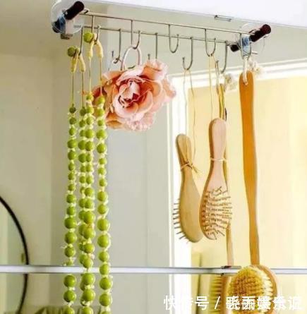 夹缝|卫生间的瓶瓶罐罐太多?这样收纳能全部摆下,小户型的赶紧照着学