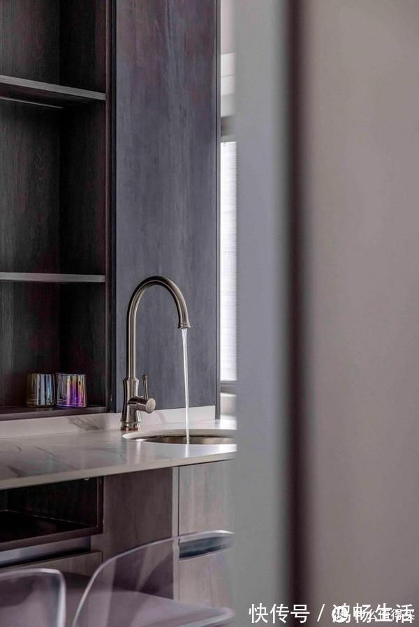 背景墙|越来越多人沙发不靠墙,往前挪动50cm,效果不是一般的大气、实用